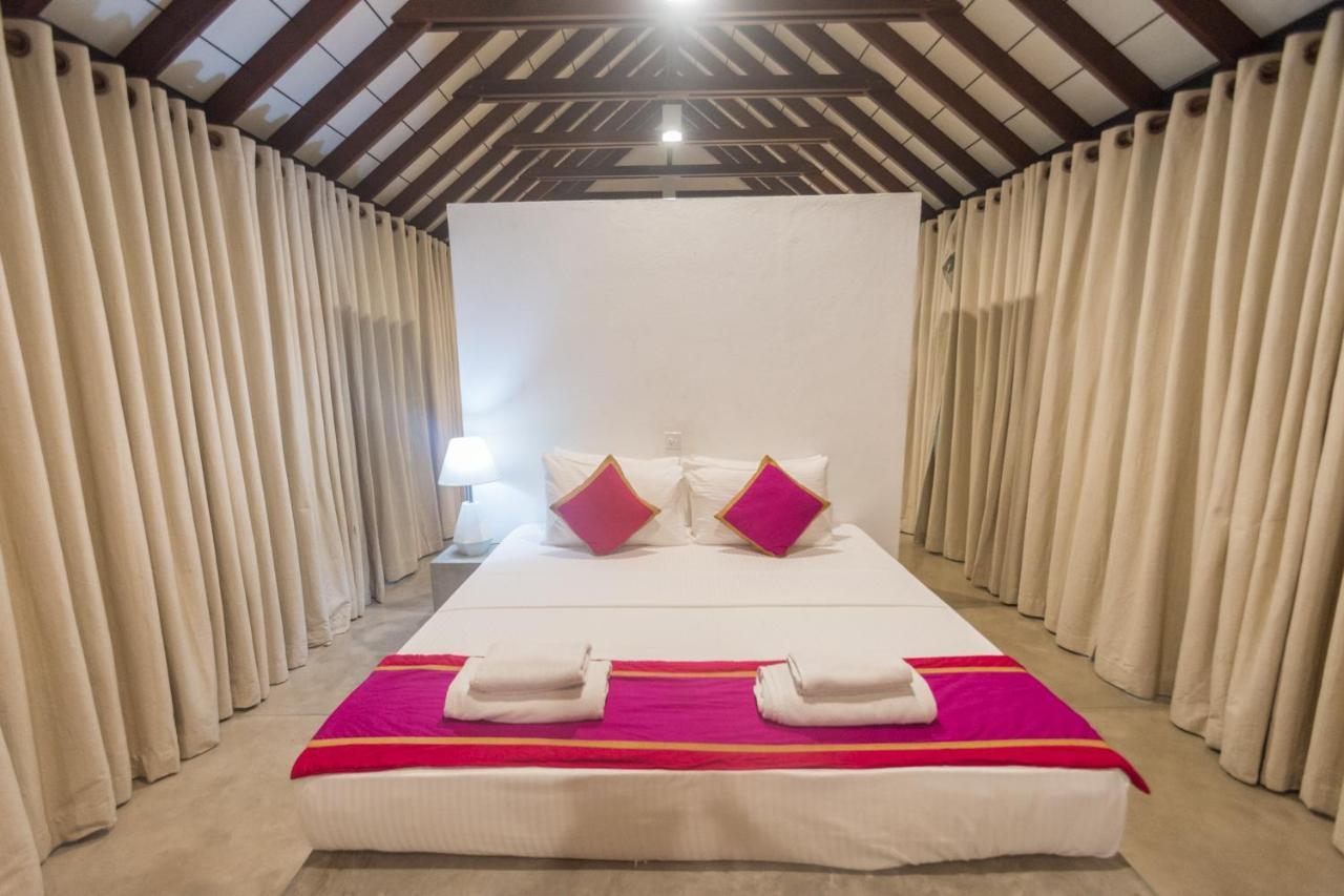 Bed and Breakfast Om Shambhala Colombo Exterior foto