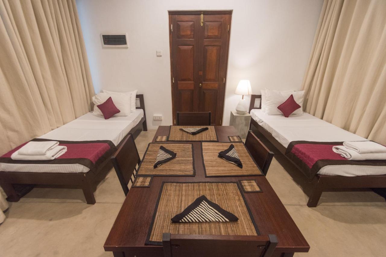 Bed and Breakfast Om Shambhala Colombo Exterior foto